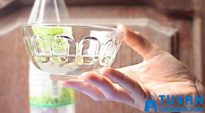 để chai mật ong trong 1 chén nước để chai mật ong trong 1 chén nước