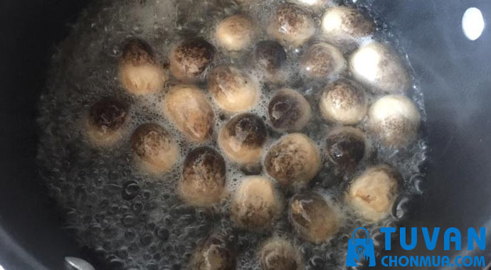 Luộc chín nấm rơm và trữ đông Luộc chín nấm rơm và trữ đông